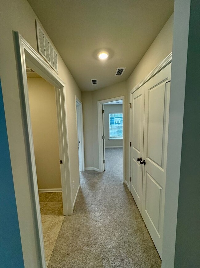 Building Photo - 4BR/2.5BA in Steel Creek's Brightwater Neighborhood