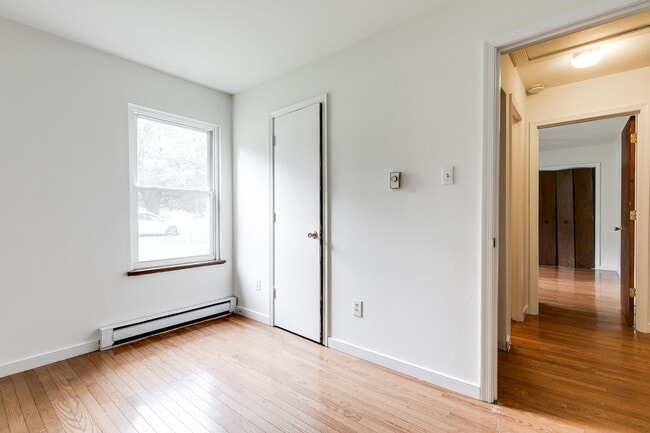 Building Photo - CHARMING 3-BEDROOM CEDAR SIDED RANCH HOUSE -Available