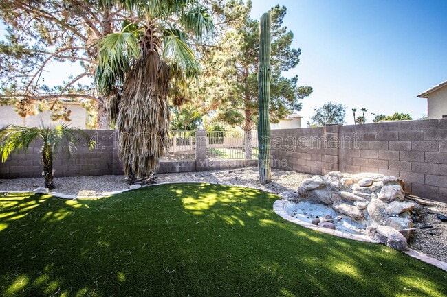 Building Photo - 407 W Colt Rd