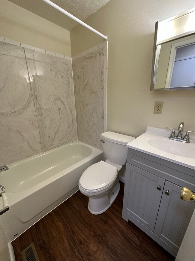 Building Photo - 78 W 9th Ave