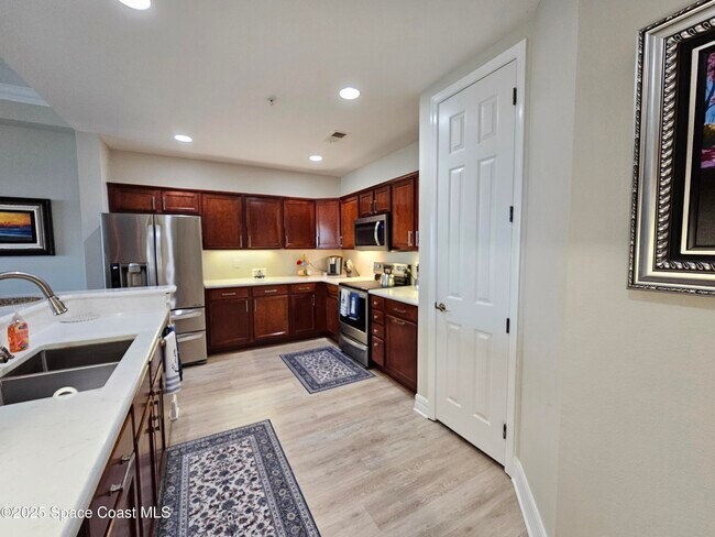Building Photo - 590 S Banana River Dr