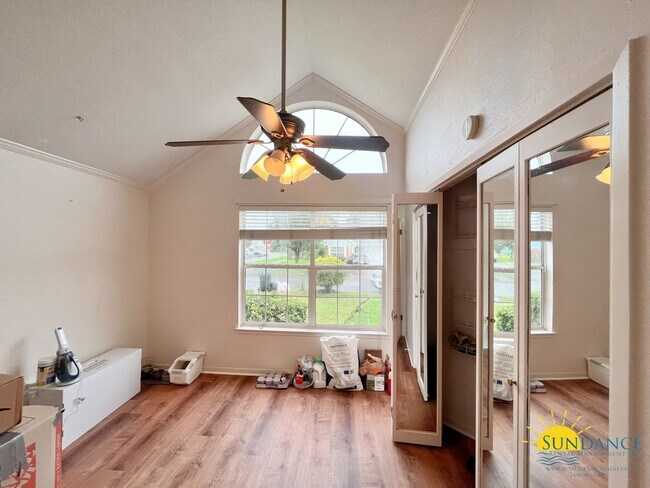 Building Photo - Centrally located and renovated Fort Walto...