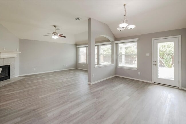 Building Photo - 12422 Daimler Dr