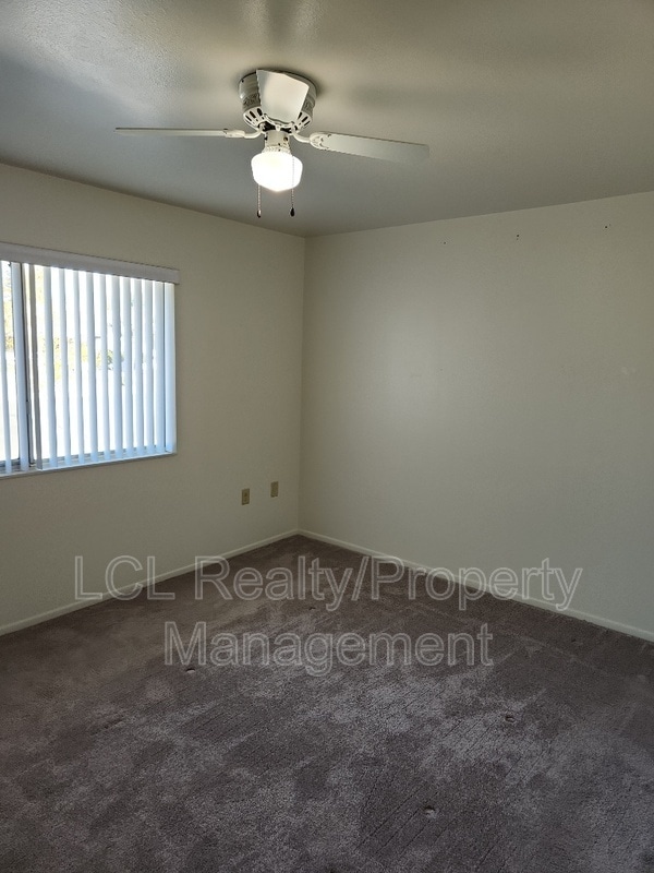 Building Photo - 26787 Oakmont Dr