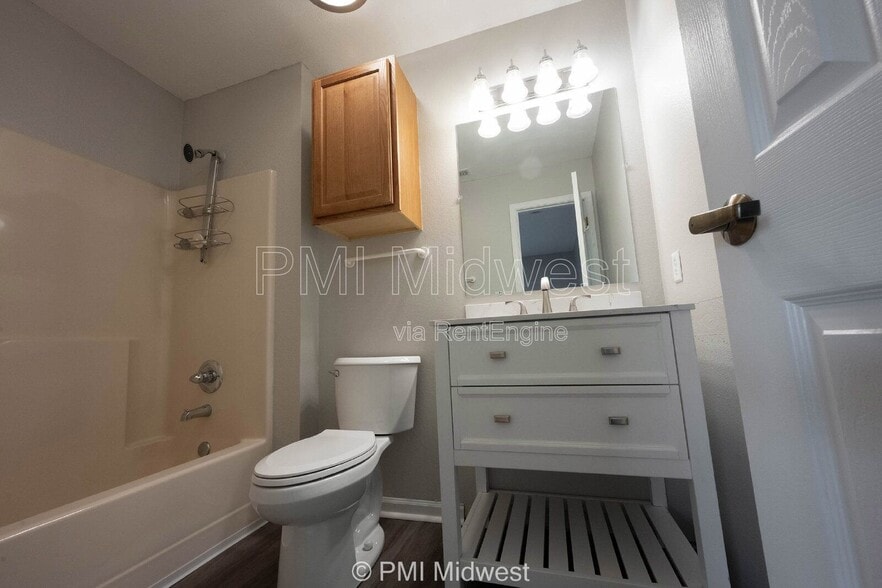 Building Photo - 7657 Scatter Woods Ln