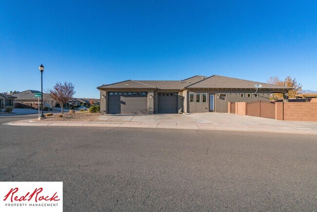 Building Photo - Stunning 3 Bedroom Fully Furnished Home. C...