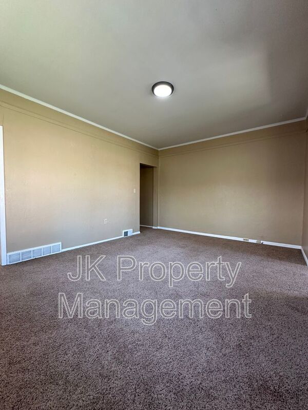 Building Photo - 2510 2nd Ave N