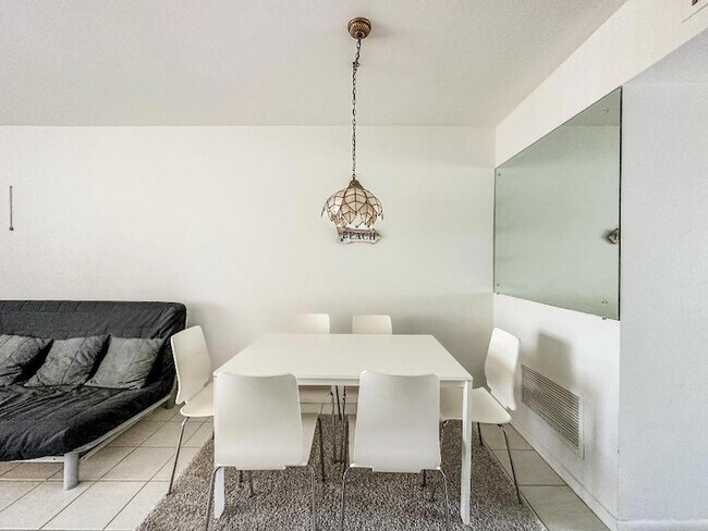 Building Photo - 3280 Lake Osborne Dr