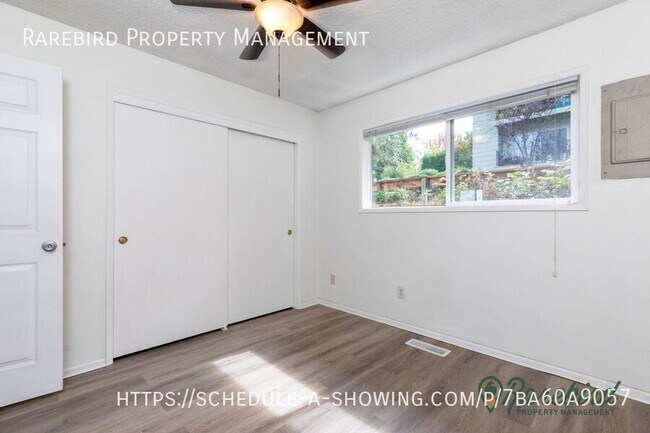 Building Photo - $500 OFF SPECIAL! 2 bed, 1 bath available ...