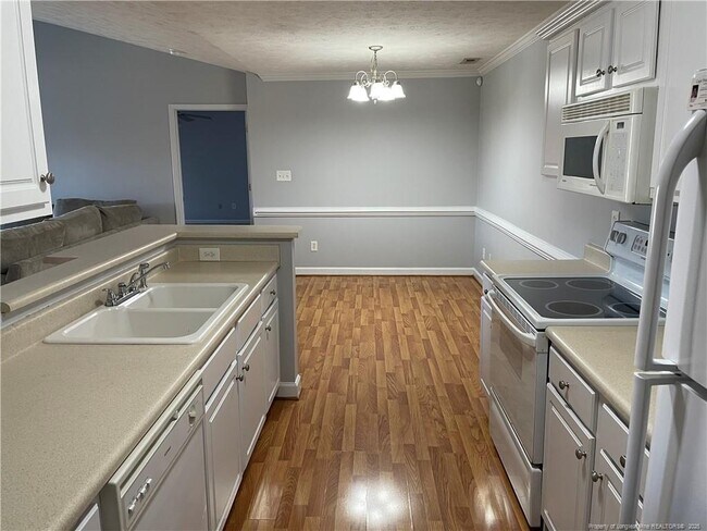 Building Photo - 1711 Renwick Dr