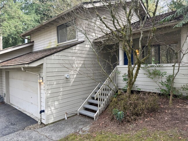 Building Photo - 2Bd/2Ba Redmond Duplex