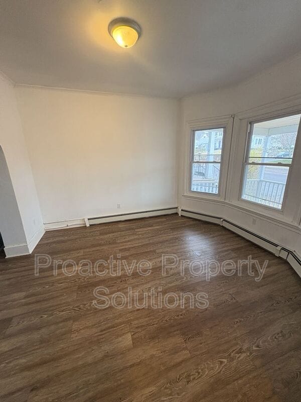 Building Photo - 415 S Main Ave