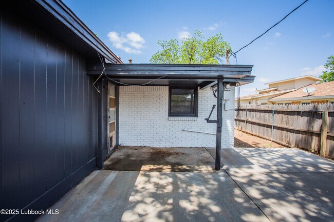 Building Photo - 6803 Avenue W
