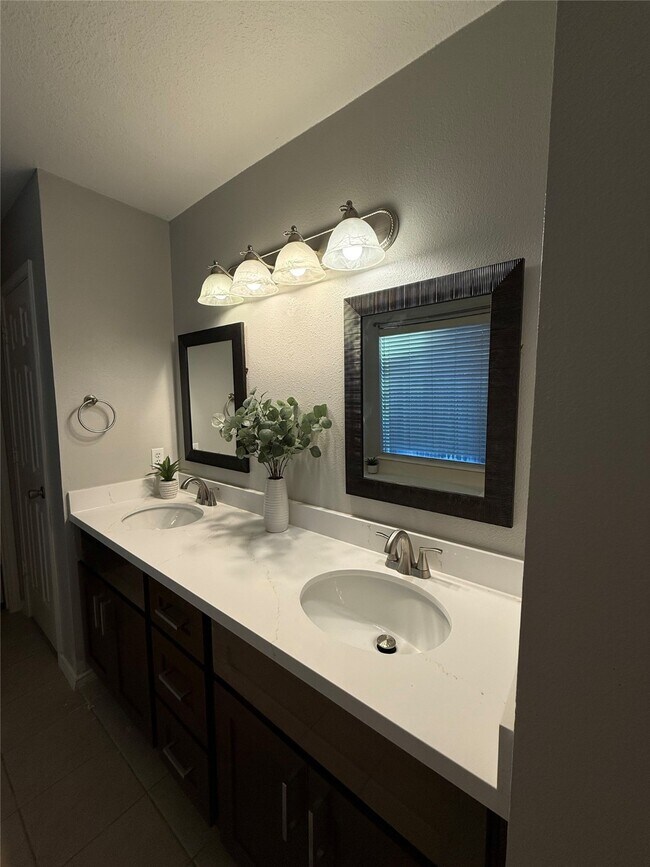 Building Photo - 10226 Antelope Alley