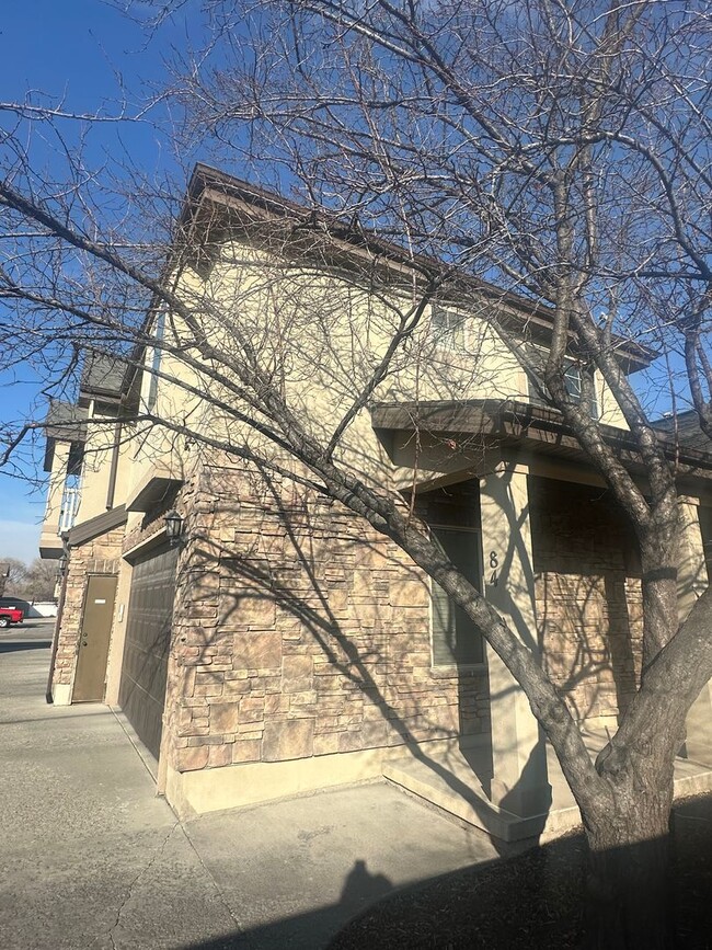 Building Photo - BEAUIFUL HOME!!!