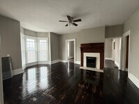 Building Photo - 2 bedroom 1 bath Upstairs Downtown Duplex