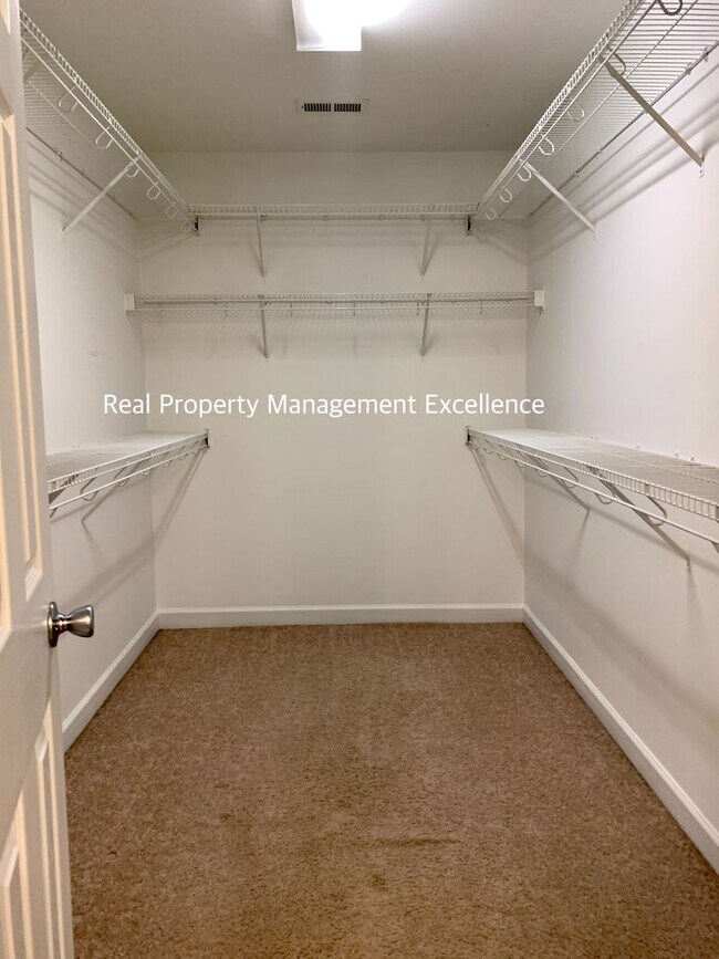 Building Photo - Spacious Corner Lot Ranch in Princeton, Fe...