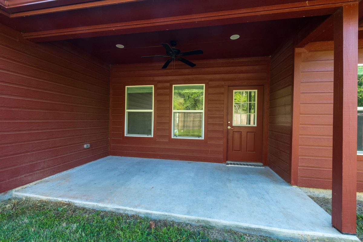 Building Photo - 405 Titus Dr