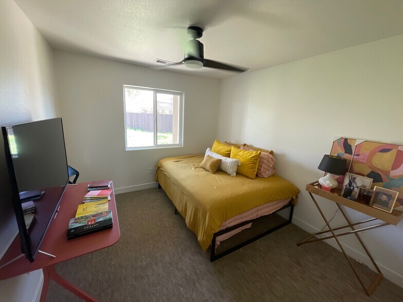 Building Photo - 1833 Dry Creek Ct