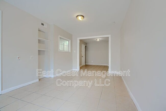 Building Photo - 28 Ebbing Ct