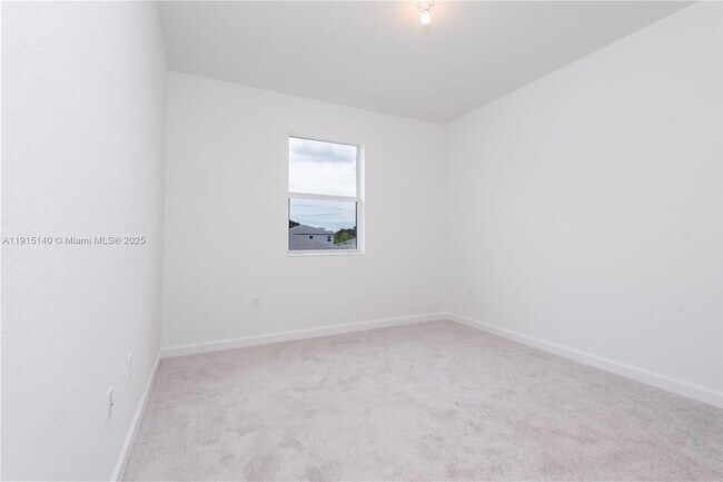 Building Photo - 2636 SE 8th Ct