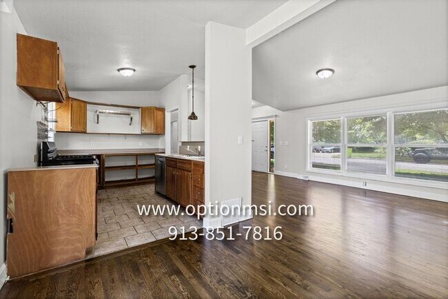 Building Photo - Cimarron Beauty- TRUE 4 bedroom, 2 bath, 1 car garage