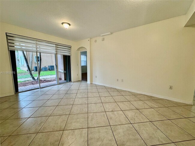 Building Photo - 6520 NW 114th Ave