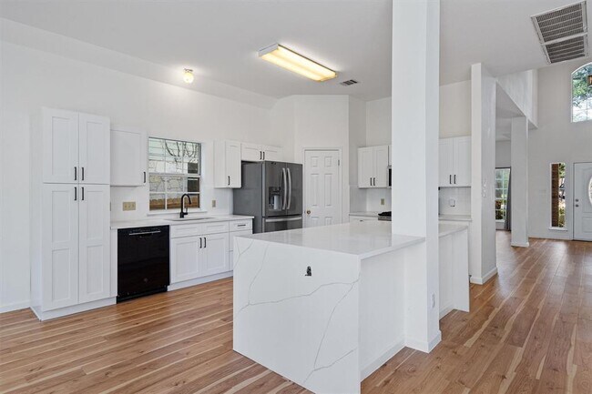 Building Photo - 100 Parque Cir