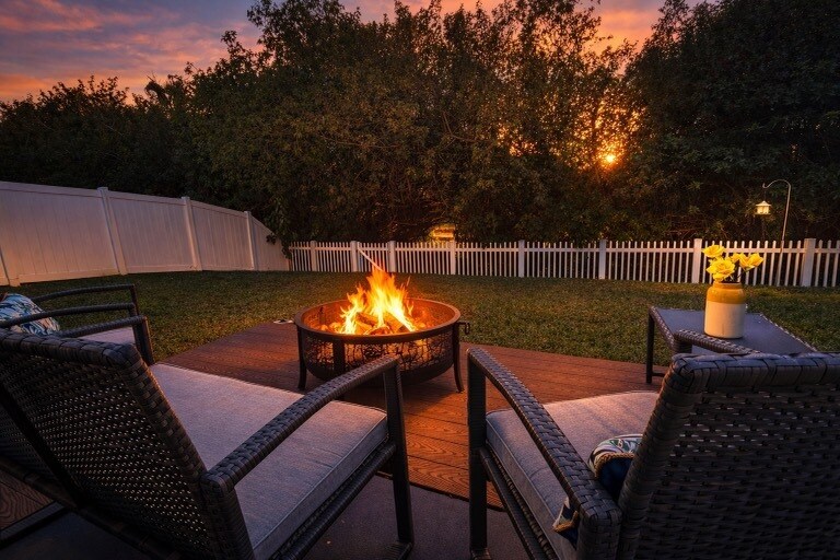 Evening Fire-pit on private back deck - 11521 Southern Creek Dr