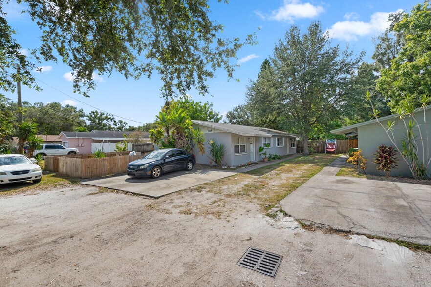 Building Photo - 15718 Morgan St