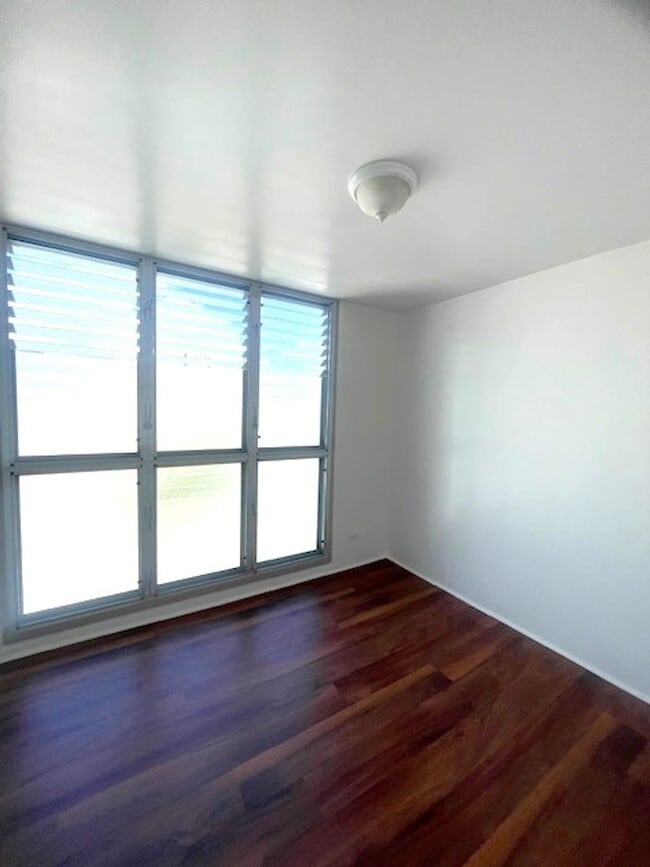 Building Photo - 3 Bedroom / 1.5 Bath in Honolulu