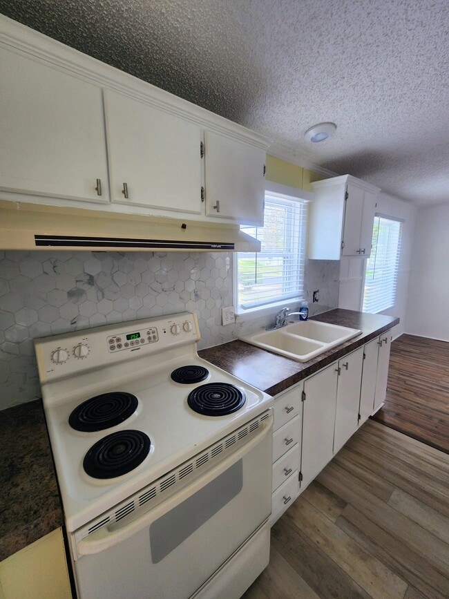 Building Photo - 10322 Andre Blvd