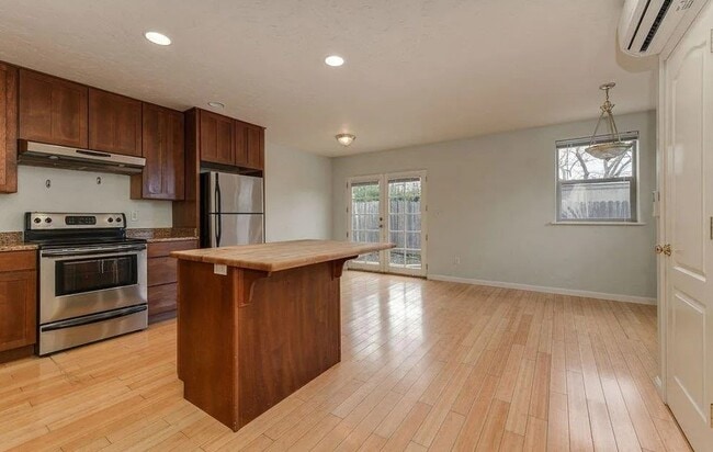 Building Photo - 4790 Fall St