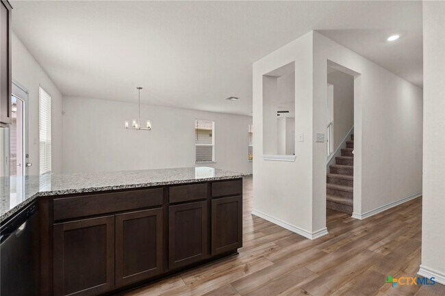 Building Photo - 5012 Arrow Vis