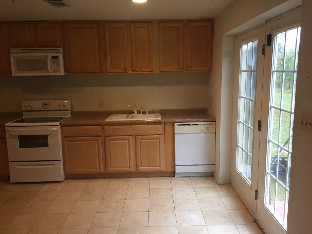 Kitchen 5 - 4300 Stablemere Ct