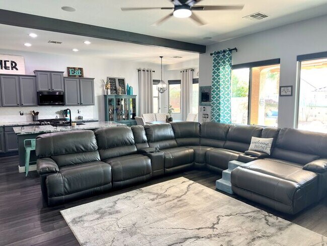 Building Photo - Estrella Mountain Ranch with Resort-style ...