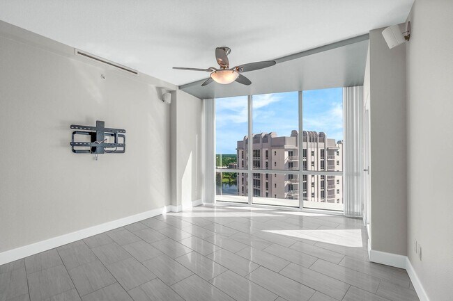 Building Photo - “Luxury, Location, Lifestyle — All at The ...