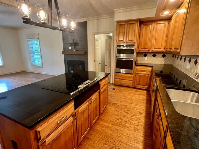 Building Photo - 1302 Honeywood Pl