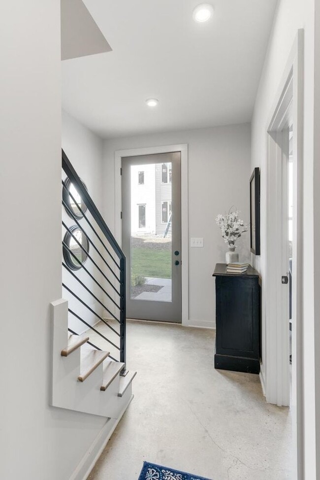 Building Photo - Gorgeous 3 bedroom end unit townhome with garage