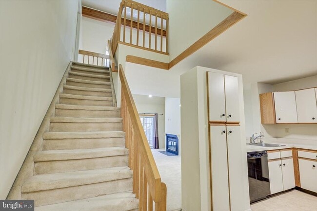 Building Photo - 112 Appletree Ct