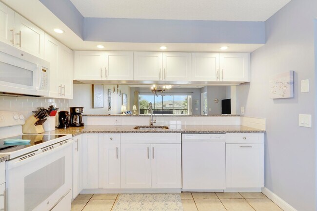 Building Photo - 275 Palm Ave