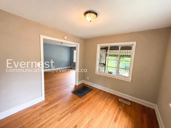 Building Photo - 848 Vanderbilt St