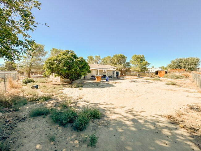 Building Photo - 16549 Mossdale Ave