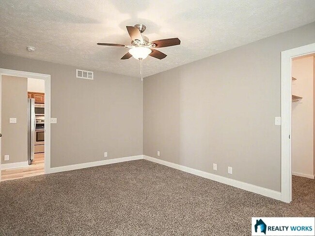 Building Photo - Spacious 4 Bed, 3 Bath Townhome with finished Basement