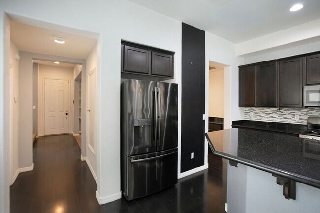 Building Photo - 3 Story Home With Large Loft IN Providence