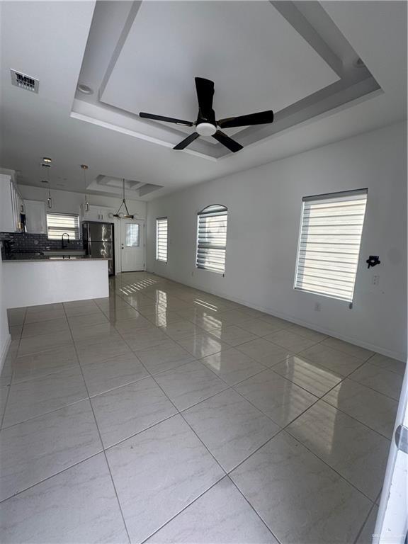 Building Photo - 11 W Woodson Dr