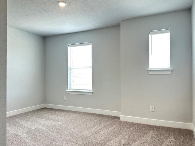 Building Photo - 111 Pinyon Pne Dr