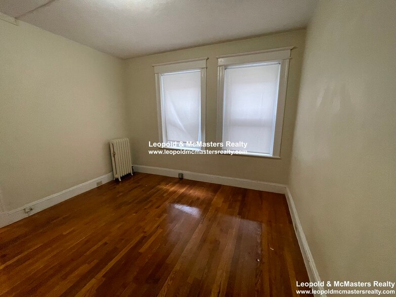 Building Photo - 68 Woodstock Ave