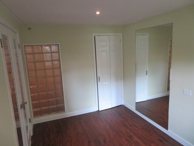 Building Photo - 932 Brantwood Ave