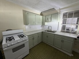 Building Photo - 46 Ida St